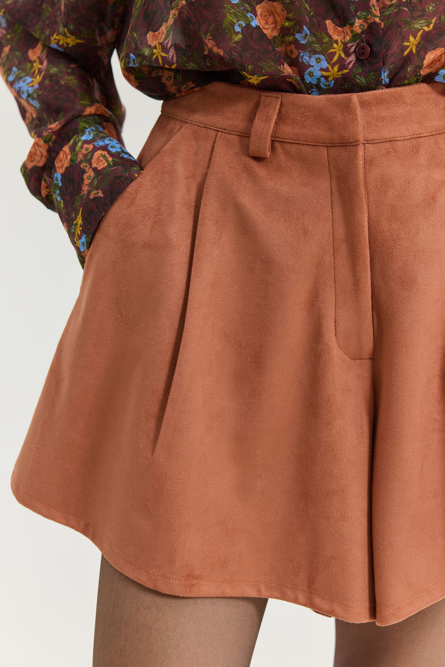 Cosmopolitan Shorts (Light Brown)